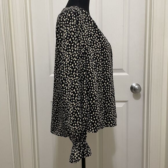 ACOA Black Button Up V-Neck Blouse Sz Large Leopard Print Pattern Poet Sleeves - Picture 2 of 9